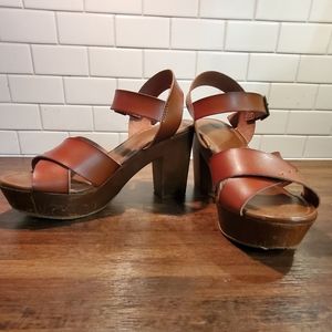 Universal Threads Heeled Strappy Clog Sandal